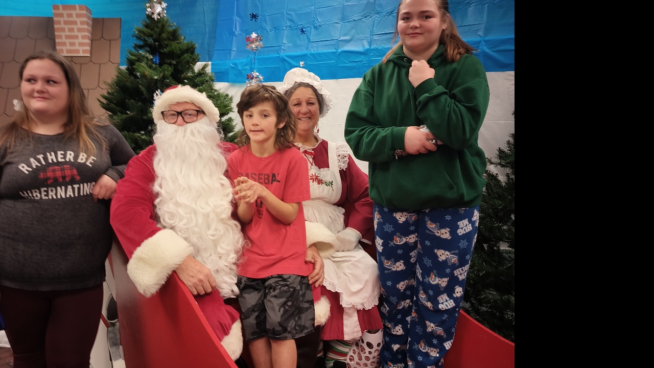 Help Robin Owens Make Christmas Special for Her Kids